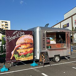 LOCO BURGER&DOGキッチントレーラーのイメージ